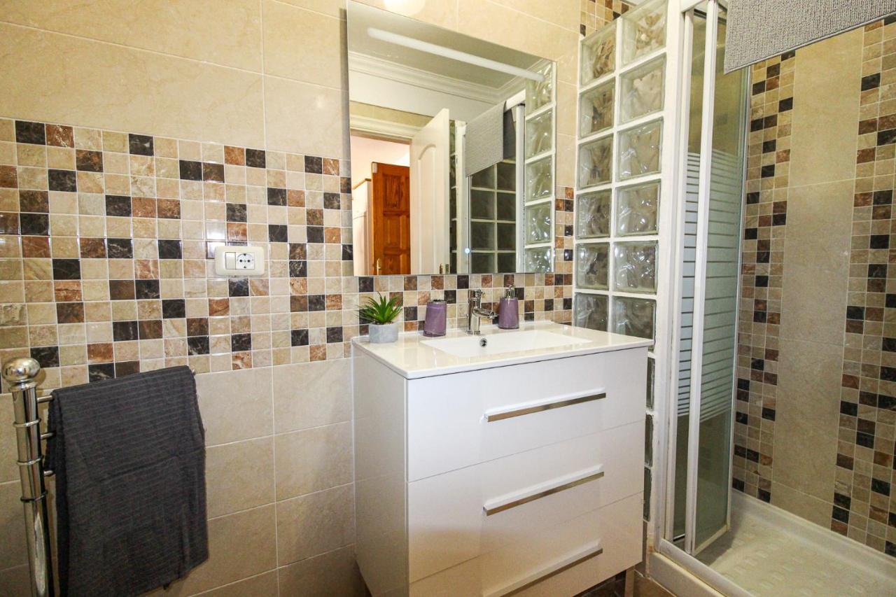 Beautiful Renovated Apartment With Air Conditioning Just Steps From The Sea In Playa San Juan Exterior foto