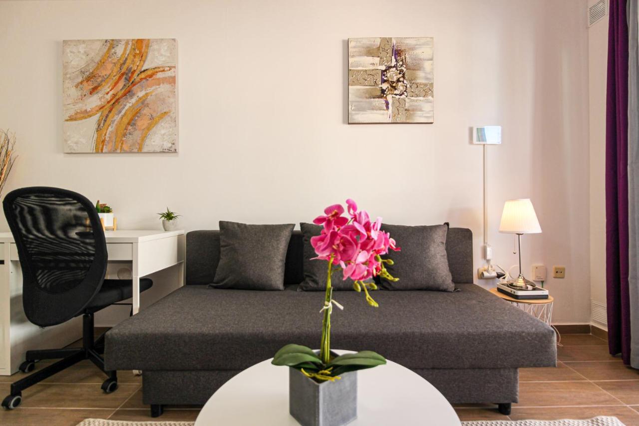 Beautiful Renovated Apartment With Air Conditioning Just Steps From The Sea In Playa San Juan Exterior foto