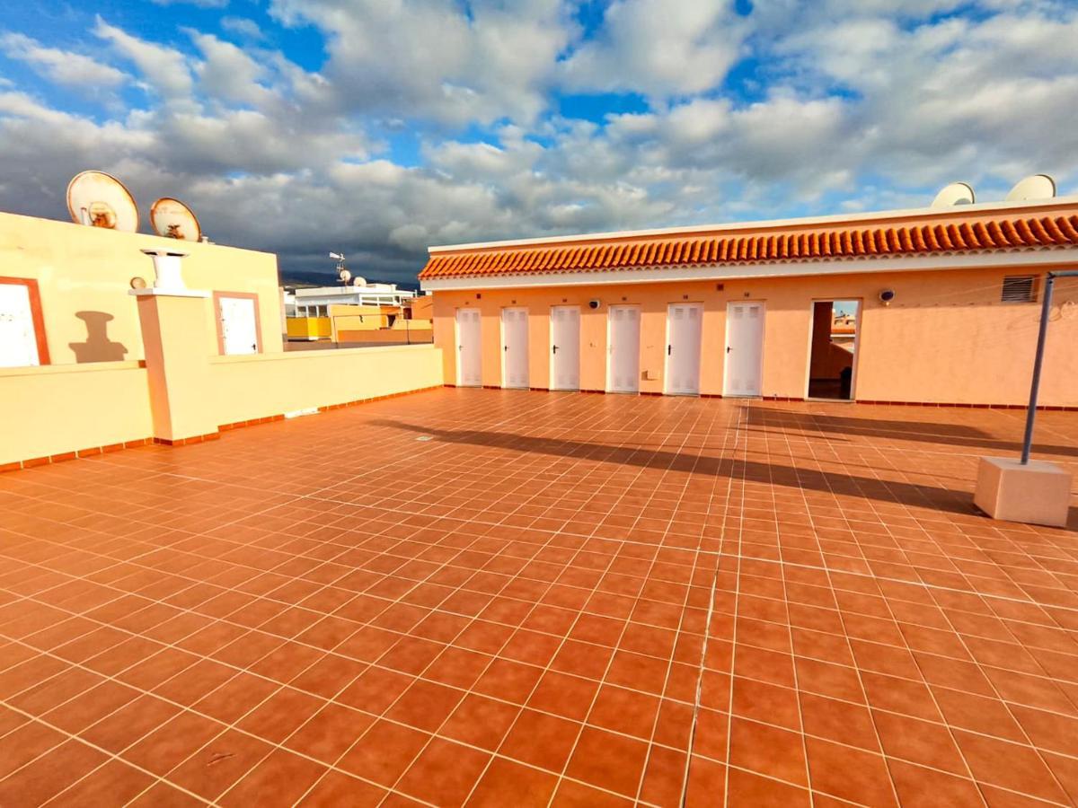 Beautiful Renovated Apartment With Air Conditioning Just Steps From The Sea In Playa San Juan Exterior foto